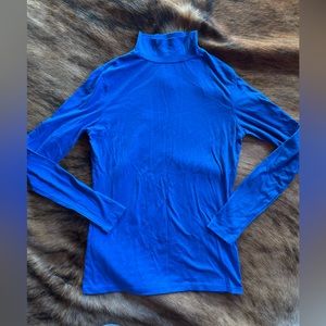 Long sleeve lightweight turtle neck